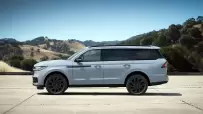 2025-Lincoln-Navigator-815-101