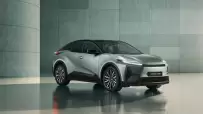 2025 TOYOTA C-HR+ 01