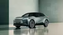 2025 TOYOTA C-HR+ 02